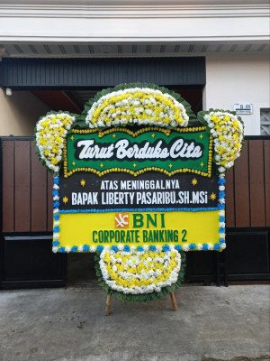 Papan Bunga Duka di Kesugihan
