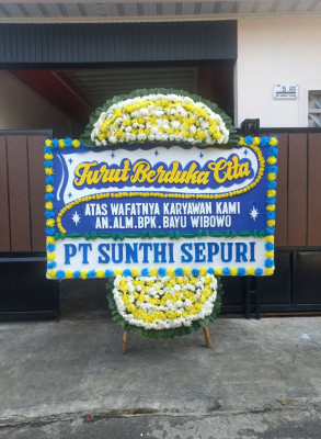 Papan Bunga Duka di Kesugihan