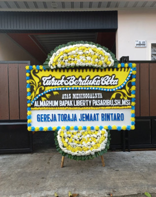 Papan Bunga Duka di Kesugihan